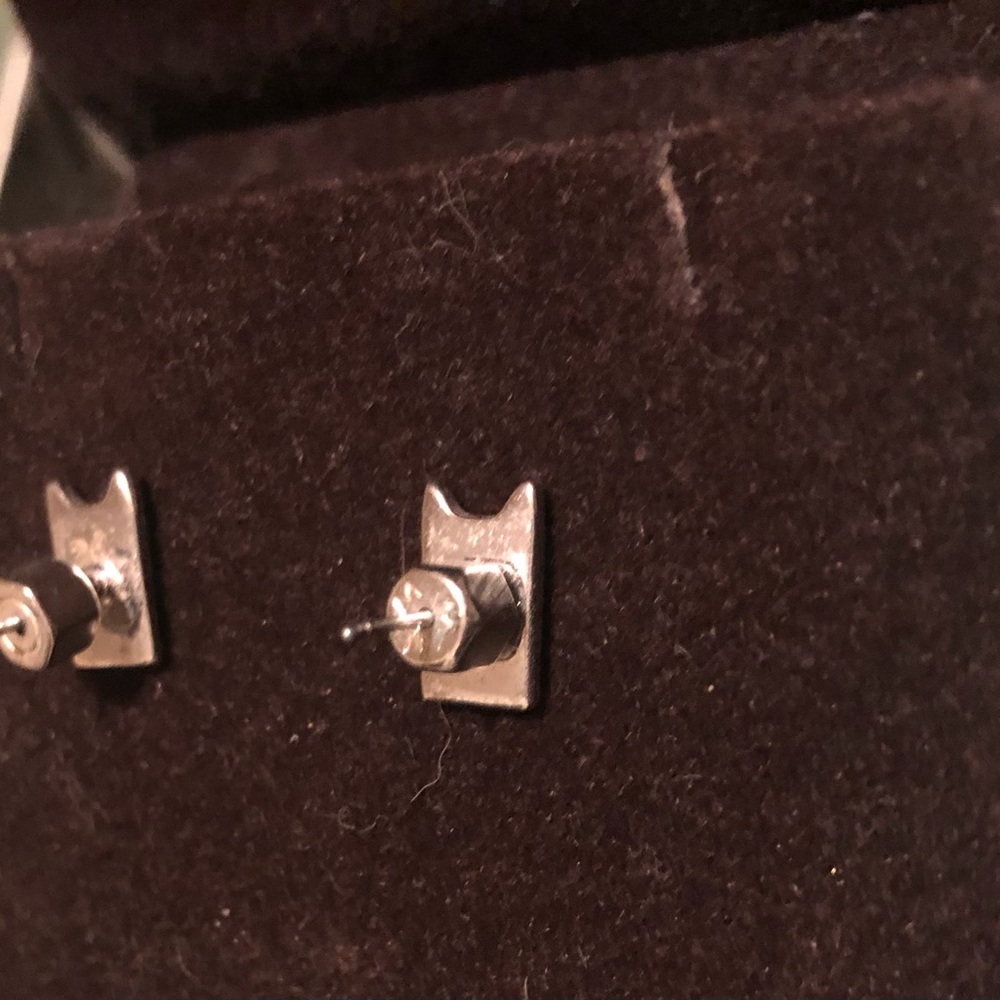 🎉🎉🎉MARC JACOBS SILVER FRENCHIE DOG STUD EARRINGS!🌟🌟🌟 - Picture 3 of 3